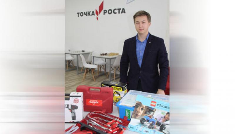Молодому учителю Тотемской СОШ № 3 Игорю Погожеву посчастливилось работать в образовательном центре "Точка роста". 