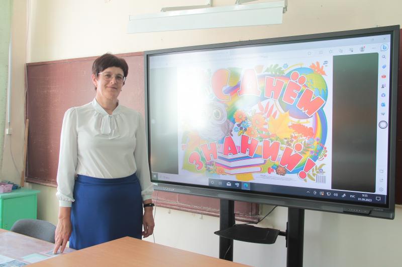 Благодаря федеральной программе "Цифровая образовательная среда" в Советской школе установлены интерактивные панели.