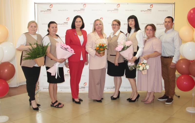 Специалисты Многофункционального центра предоставления государственных и муниципальных услуг Тотемского округа отпраздновали 10-летие со дня официального открытия.