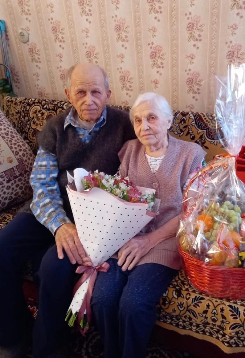 Почётная пара Шестаковых Фёдор Николаевич и Антонина Феодосьевна в августе этого года встретит 60-летие совместной жизни.