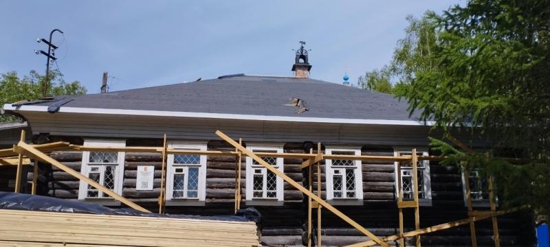 Предприниматель из Тотьмы Вячеслав Кремлёв профинансировал ремонт кровли дома-музея Ивана Кускова.