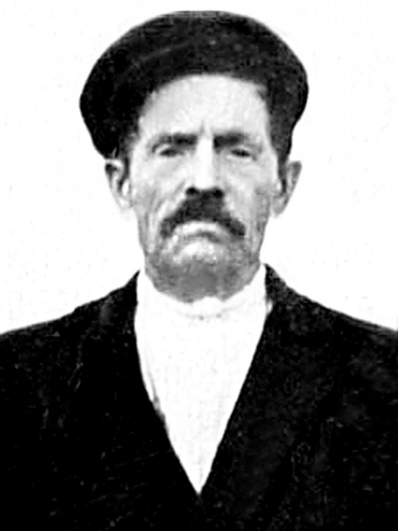 Павел ЗАЙЦЕВ родился в 1895 году в деревне Устье Усть-Печенгской волости, с юных лет познал крестьянский труд. Жизнь в деревне требовала сил, выносливости и глубокого понимания природы. Эти качества, закалённые в детстве и юности, стали фундаментом для его дальнейшей жизни.