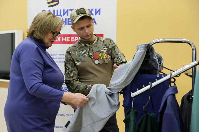 С этого года фонд «Защитники Отечества» обеспечивает ветеранов спецоперации с инвалидностью адаптивной одеждой, которая учитывает их физиологические особенности. Первый такой комплект получил участник СВО из Вологды.