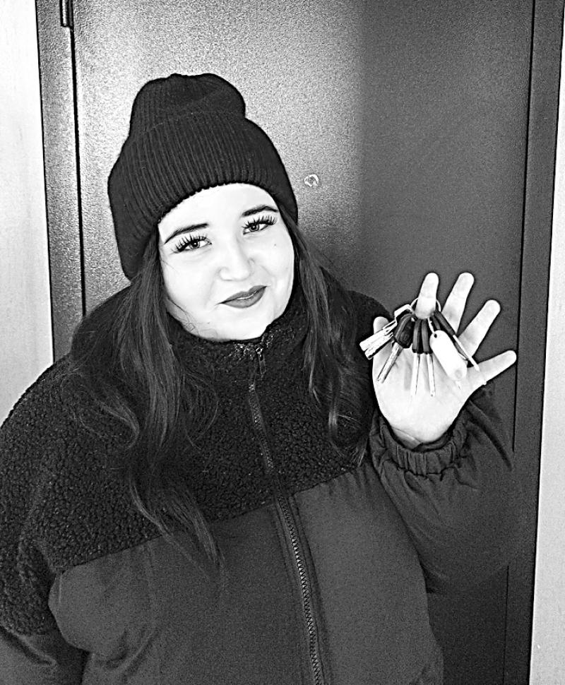 Выпускница Тотемского центра помощи детям, оставшимся без попечения родителей, получила квартиру благодаря государственной поддержке.