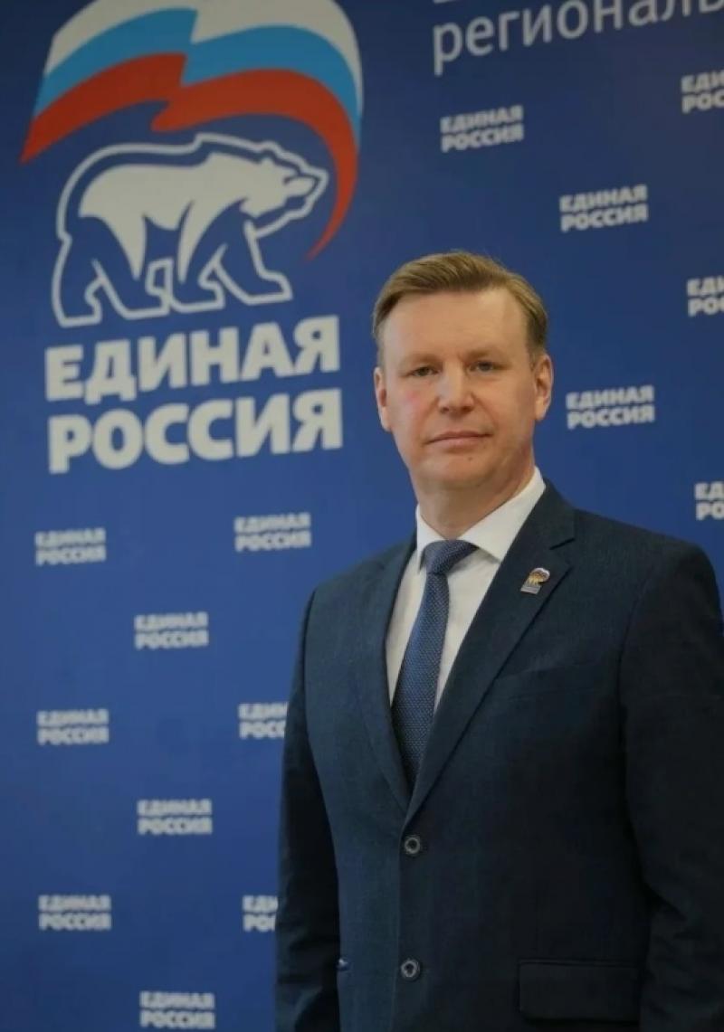 Сергей Леонидович Селянин, глава Тотемского муниципального округа с 2012 года. Трудовая биография в администрации — с 1997-го. Дважды проходил обучение по программам подготовки управленческих кадров. С 2026 года возглавляет Совет муниципальных образований Вологодской области.