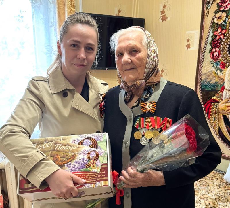 Подарки ветеранам Великой Отечественной войны от губернатора Вологодской области вручили накануне 9 Мая.