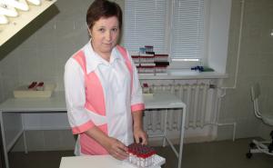 Медсестра кабинета забора крови Ольга КОЛЫЧЕВА знакома каждому жителю района.