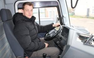 У Даниила ПОМЕЛОВА водительский стаж относительно небольшой – семь лет, но учитывая наличие всех категорий, кроме «А», его ответственность, исполнительность, можно уверенно сказать, что парень – находка для предприятия.