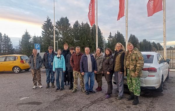 Тотемские поисковики несут вахту памяти в Парфинском районе Новгородской области.