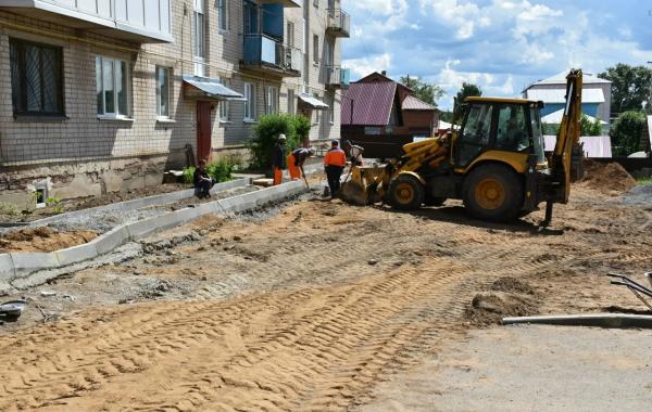 В Тотьме продолжают ремонтировать дворы по программе «Формирование комфортной городской среды».