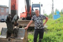 Водитель, строитель, тракторист, экскаваторщик – Александр БУГРЕЕВ по праву называется мастером на все руки.