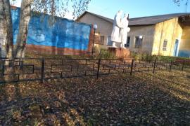 В деревне Бор благоустроена территория у памятника землякам, павшим в годы Великой Отечественной войны.