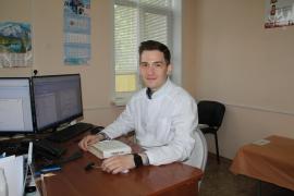 Молодой доктор Илья СУХИХ уверен: в работе невролога важен человеческий фактор