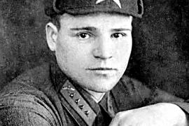 Великолепный образ советского механика авиационного полка, храбро защищавшего Советский Союз в тяжёлые времена Великой Отечественной, предстаёт перед нами в лице Сергея МЕНЬШИКОВА.