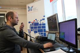 – Внимание всех корреспондентов, диапазон 20 метров, приглашаю! Радио «Тамара», 25, «жук», «Ольга», радио «Тамара», 25, «жук», «Ольга» для всех, приём!