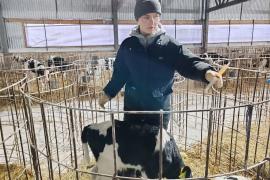 Студентки из Великоустюгского колледжа проходят практику  на ферме ООО «Нива».