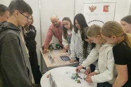 Полсотни школьников приняли участие в тематическом форуме в Русском Доме.