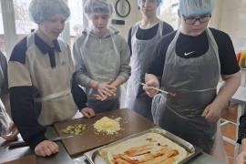 На площадке Тотемского политехнического колледжа собрались школьники, родители, педагоги двух регионов.