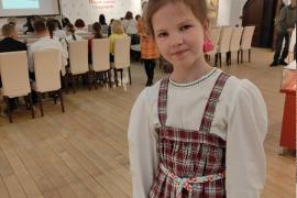 Пальму первенства в номинации «Традиционная кукла» продолжает удерживать ученица Погореловской школы Юлия Новосёлова.