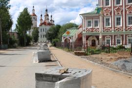 Продолжается реконструкция пешеходной зоны улиц Советской и Ленина от центра города до Входоиерусалимского храма.