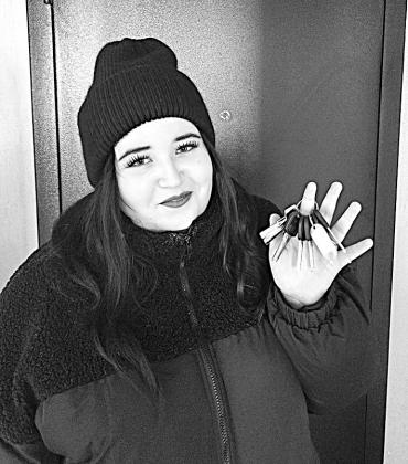 Выпускница Тотемского центра помощи детям, оставшимся без попечения родителей, получила квартиру благодаря государственной поддержке.