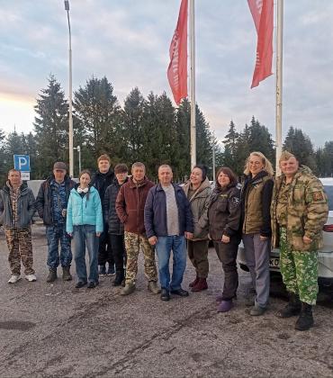 Тотемские поисковики несут вахту памяти в Парфинском районе Новгородской области.